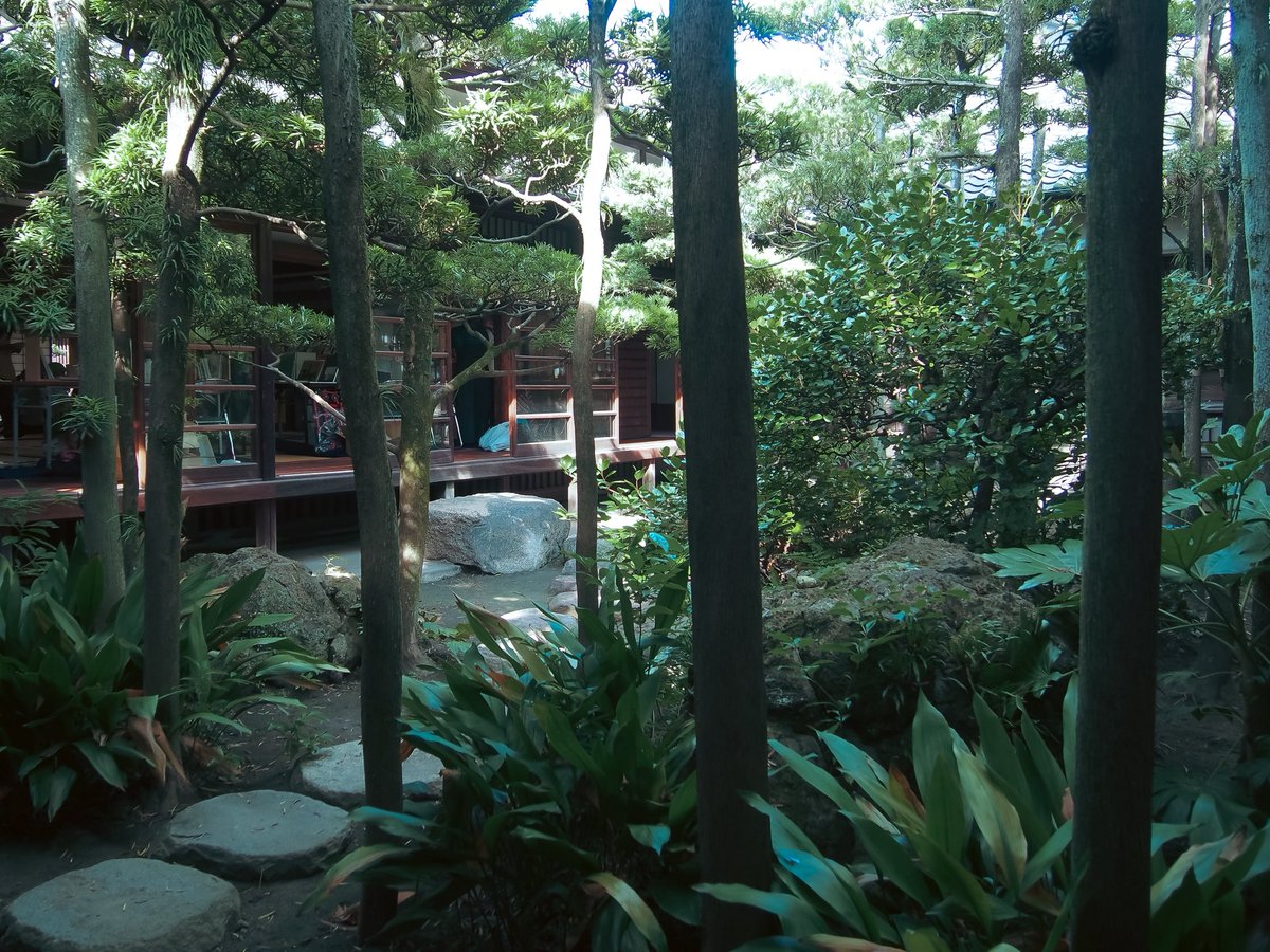 BOOK WEEKEND
玉藻よし讃岐の国の本びより
<a href="/book_weekend/">BOOK WEEKEND実行委員会</a> 

玉藻公園 披雲閣での本イベント
風が抜ける心地よい会場でした