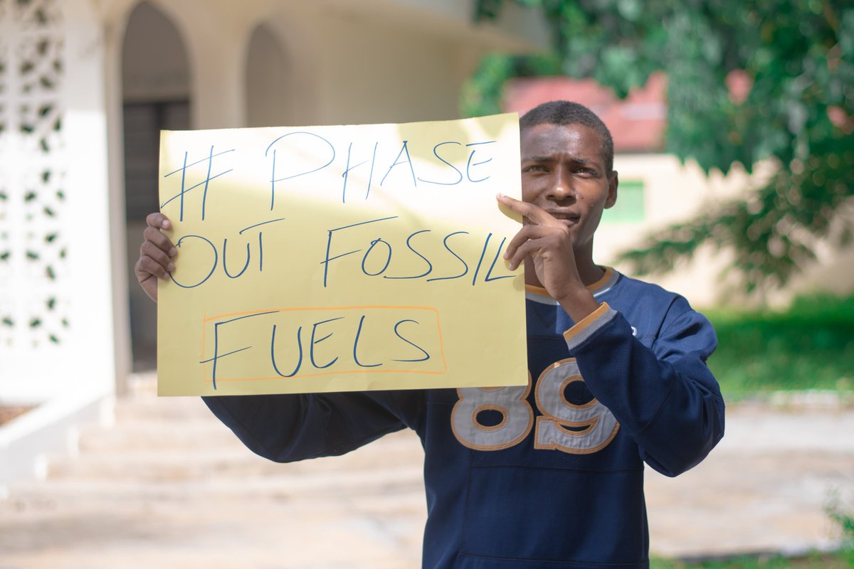 Lamuwomenallia1's tweet photo. @Lamuwomenallia1 joined other movements ahead of COP 30 for the #DrawTheLine campaign  against fossil fuels projects.With clear demands to phase out fossil fuel project  in Lamu.
@350
@PowerShftAfrica
@amwaafrika
@deCOALonize
@WeAreVCA
#JustTransition 
#nowornever https://t.co/IqLAeuqCIT