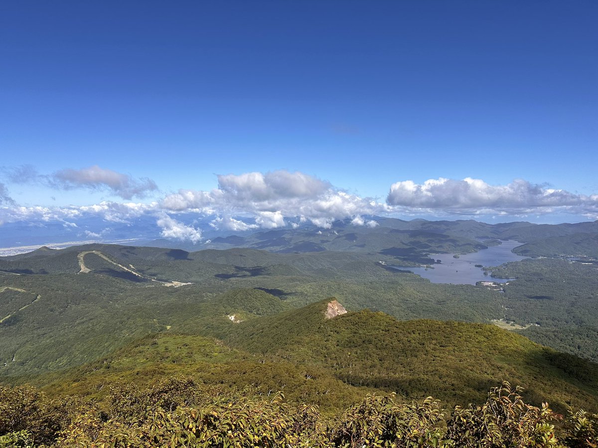 r_i_r_i_k_a_20's tweet image. 磐梯山に登りました。晴れていて頂上からの景色が綺麗でした⛰️😊
登山もなかなか難しいですね。またやってみるか、マラソンだけにするか検討中です。