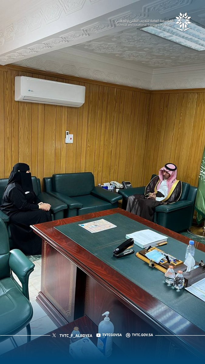 tvtc_f_albdyea's tweet photo. زيـارة |

سعادة عميدة الكلية في زيارة اليوم لسعادة محافظ البدائع، وجرى خلال اللقاء مناقشة سبل التعاون المشترك واستعراض المجالات التي تسهم في خدمة المجتمع ودعم مسيرة التنمية في المحافظة✨.

#التدريب_التقني https://t.co/80IwiweCeq