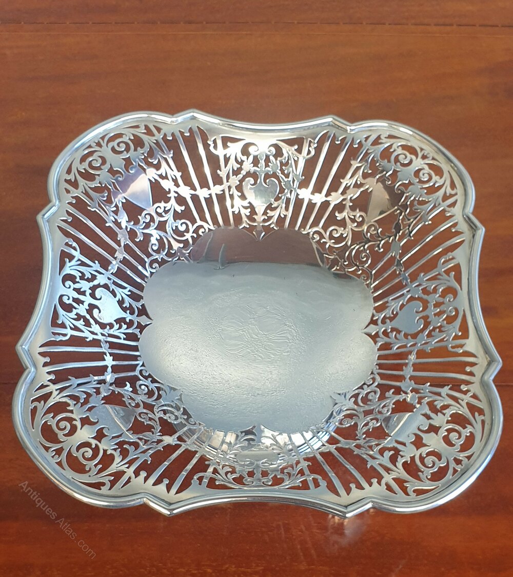 antiques_atlas's tweet photo. For SALE on Antiques Atlas we have this #Antique #silver Comport Sheffield 1911 https://t.co/pX64va9gXx with pierced decoration From Bridgend Antiques #antiquesilvertableware #antiques #antiquesilver #silverantiques #silver #silverforsale #silvercollector https://t.co/bB2EdssF6l