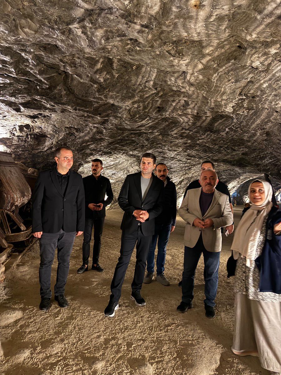 Çankırı Yer Altı Tuz Şehri’ni, Çankırı Belediye Başkanımız Sayın İsmail Hakkı Esen ile birlikte ziyaret ettik.

Dünyanın en eski ve büyük tuz madenlerinden biri olan bu eşsiz mekân, şehrimizin turizmdeki en kıymetli hazinelerindendir.

Belediyemizin çalışmalarında partimizin