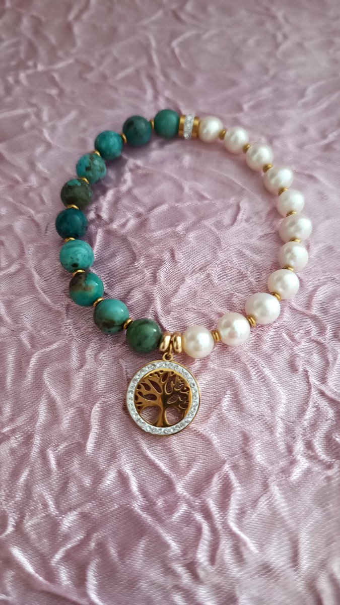 Bu bileklik muhteşem bir kalitede.. 
Bu eşsiz parça belki de seni bekliyordur 🤩
Orijinal #Firuze ve AAA+ #inci ..çelik yaşam çiçeği ve çelik aksesuarlar daha ne olsun ki .. #pazartesi