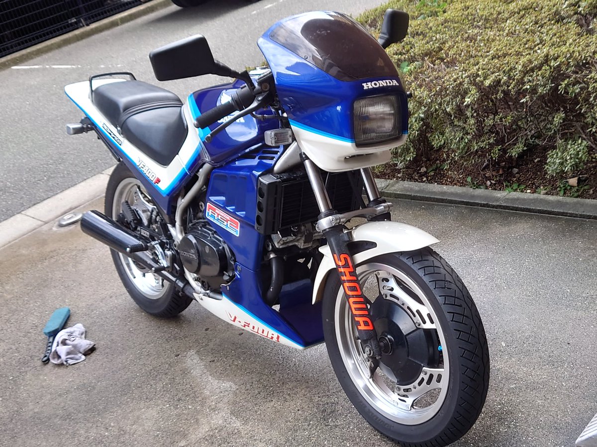 hidekisasaki5's tweet photo. 4万年ぐらいぶりに洗車した🙂 https://t.co/1INPtxqbxR
