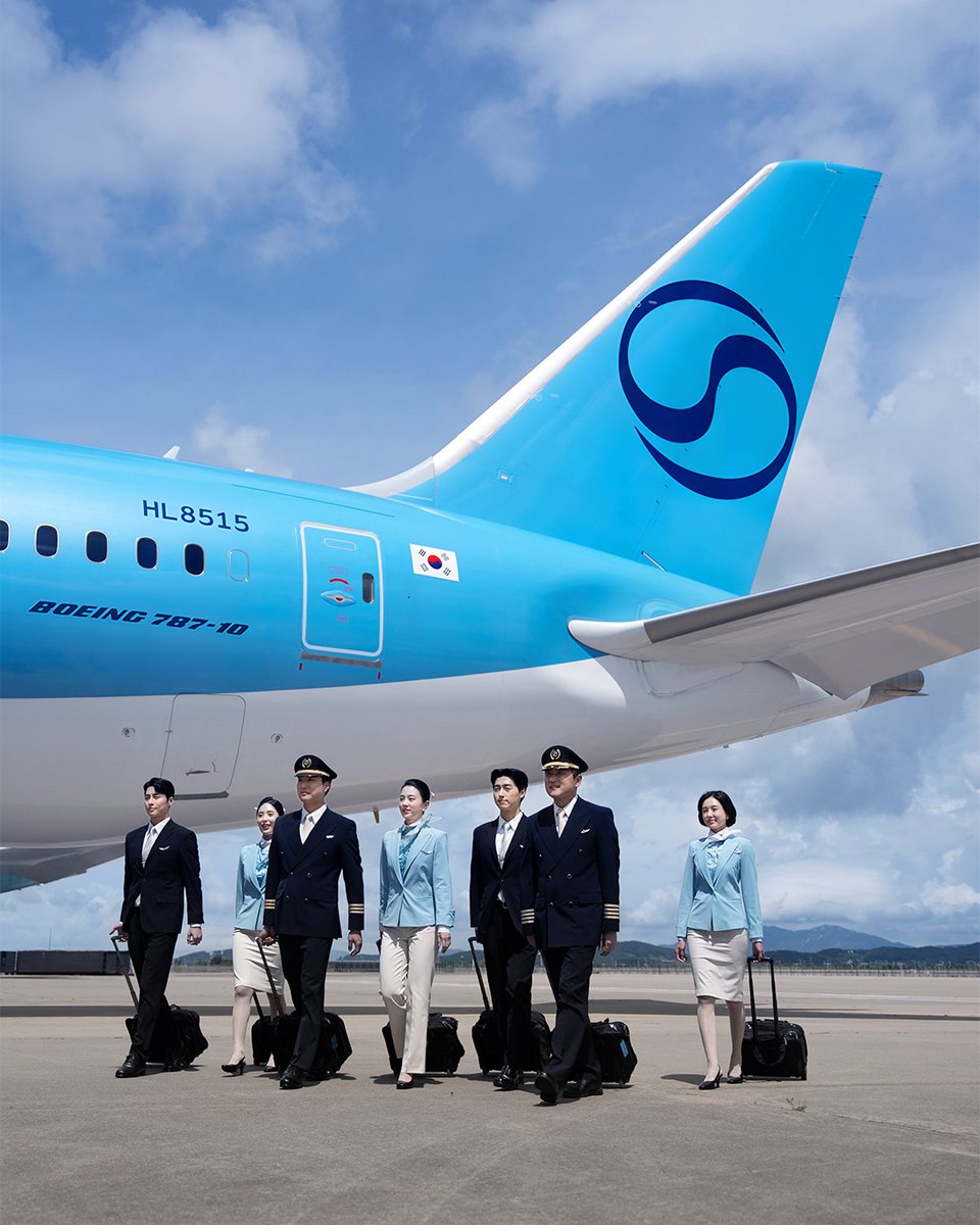Walking together with pride, our team embodies the professionalism that defines every Korean Air flight.