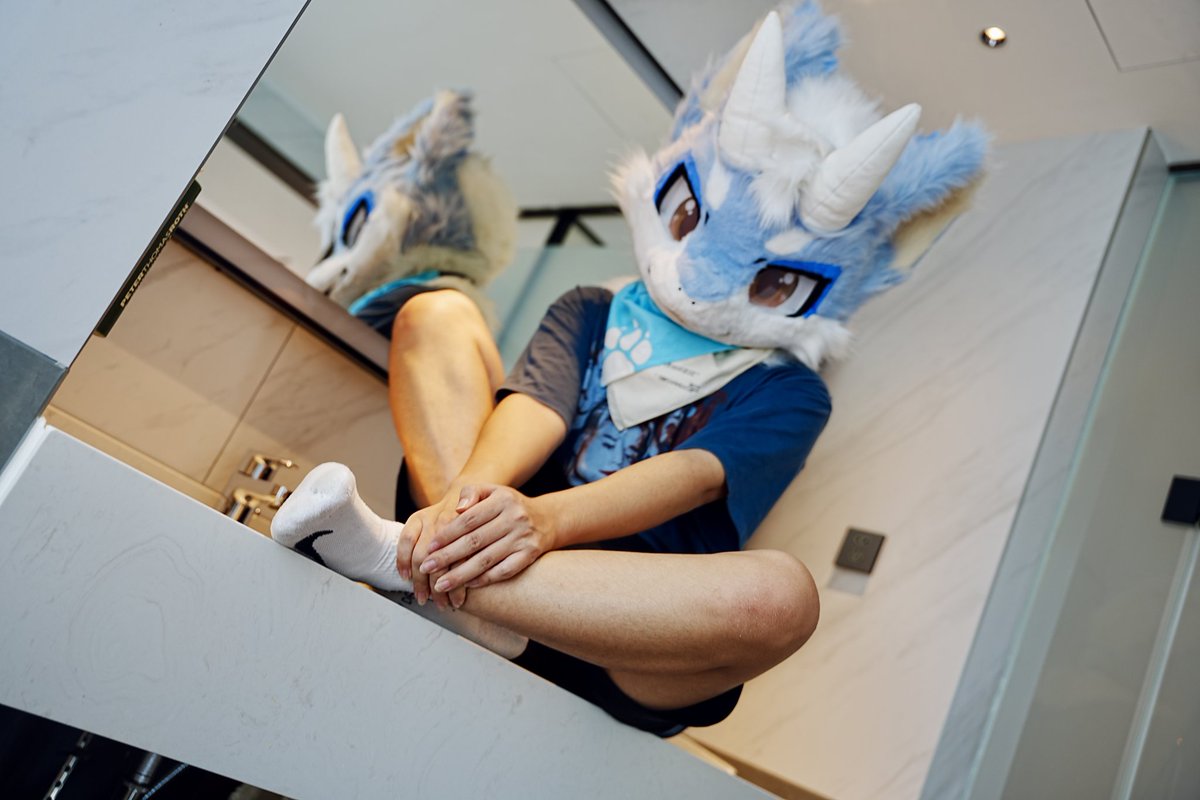 当摄影师说可以原图直出:

📸: <a href="/firecat627/">Red Whistle 逗逗奇 🔜 ?</a> 

#FursuitEveryday #fursuit #furry #vlog #OOTD #livephoto #Fitcheck #beach #surfing   #FursuitFriday #flowfit #racecore #ootdinspo #少年感 #白袜 #flowfit #恋夏风