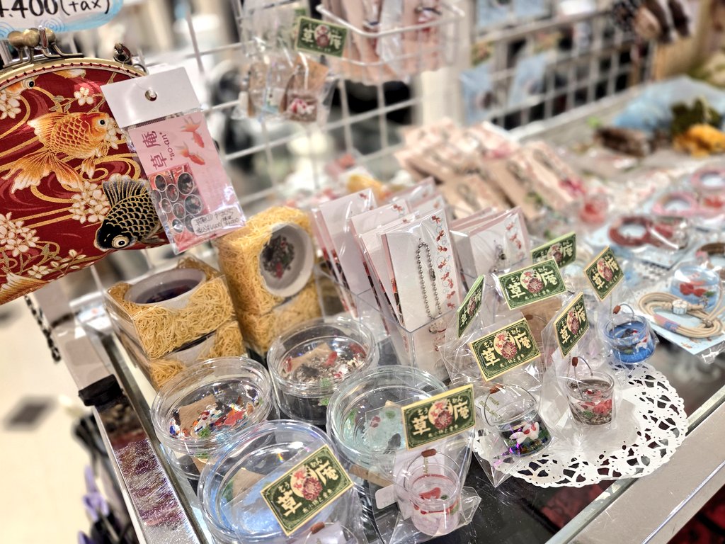 【草庵】
🎐期間限定お取り扱い中🎐

『草庵』<a href="/mayuki_74/">草庵</a> のお取り扱いは
9/30(火)までとなります🙇‍♀️

プレゼントやお土産にもおすすめ🎁
是非この機会にお買い求めください♡

🉐️9/23(火)～9/29(月)まで店内商品全品10%OFF開催🉐️