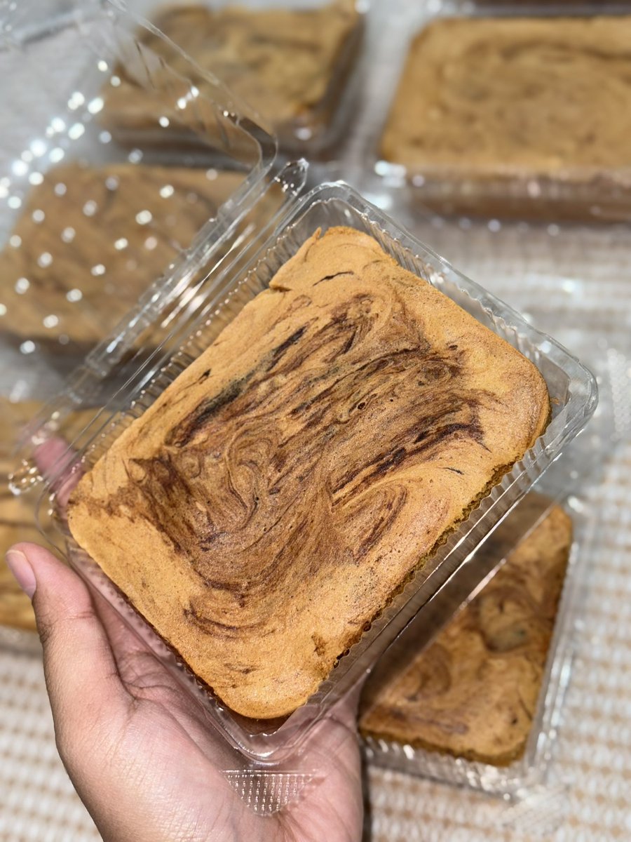 by_tira's tweet photo. Makan apa petang ni? Meh cuba kek marble kayu kitaaaaa. 1 pack RM12 je. Kek sangat lembut &amp; gebu. Tebal pulak tu. memang puas hati makan tauuuu🙊 nak cuba? 

Meh la…. 
📍Temiang, Seremban.
📞 https://t.co/xlQFHDctSX https://t.co/xyj044pJn4