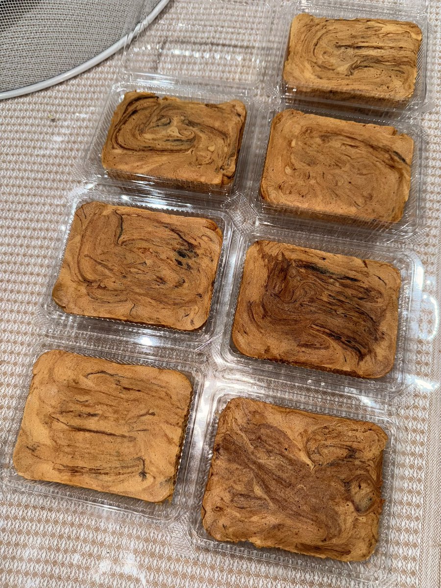 by_tira's tweet photo. Makan apa petang ni? Meh cuba kek marble kayu kitaaaaa. 1 pack RM12 je. Kek sangat lembut &amp; gebu. Tebal pulak tu. memang puas hati makan tauuuu🙊 nak cuba? 

Meh la…. 
📍Temiang, Seremban.
📞 https://t.co/xlQFHDctSX https://t.co/xyj044pJn4