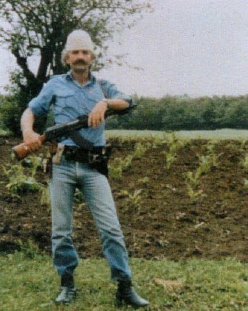 1leomorina's tweet image. We are still right here!