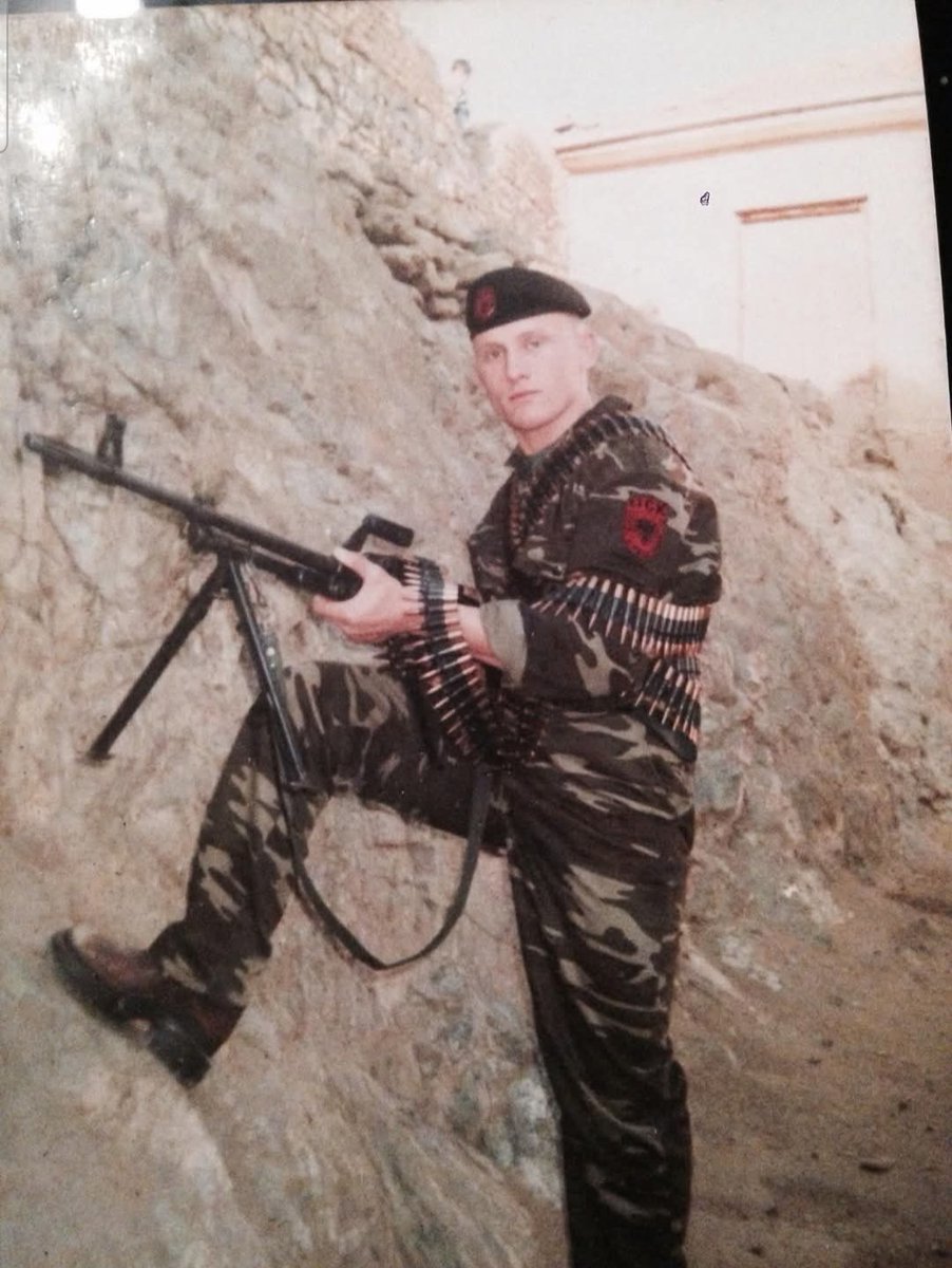 1leomorina's tweet image. We are still right here!