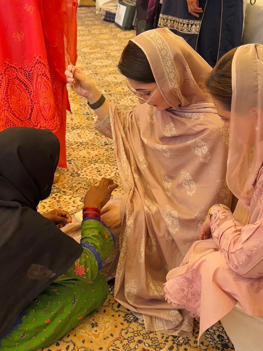 یار یہ لڑکی تو ہر کام کر لیتی ہے❤️😍🙌🏻ماشاللہ 👏🏻

<a href="/MaryamNSharif/">Maryam Nawaz Sharif</a>