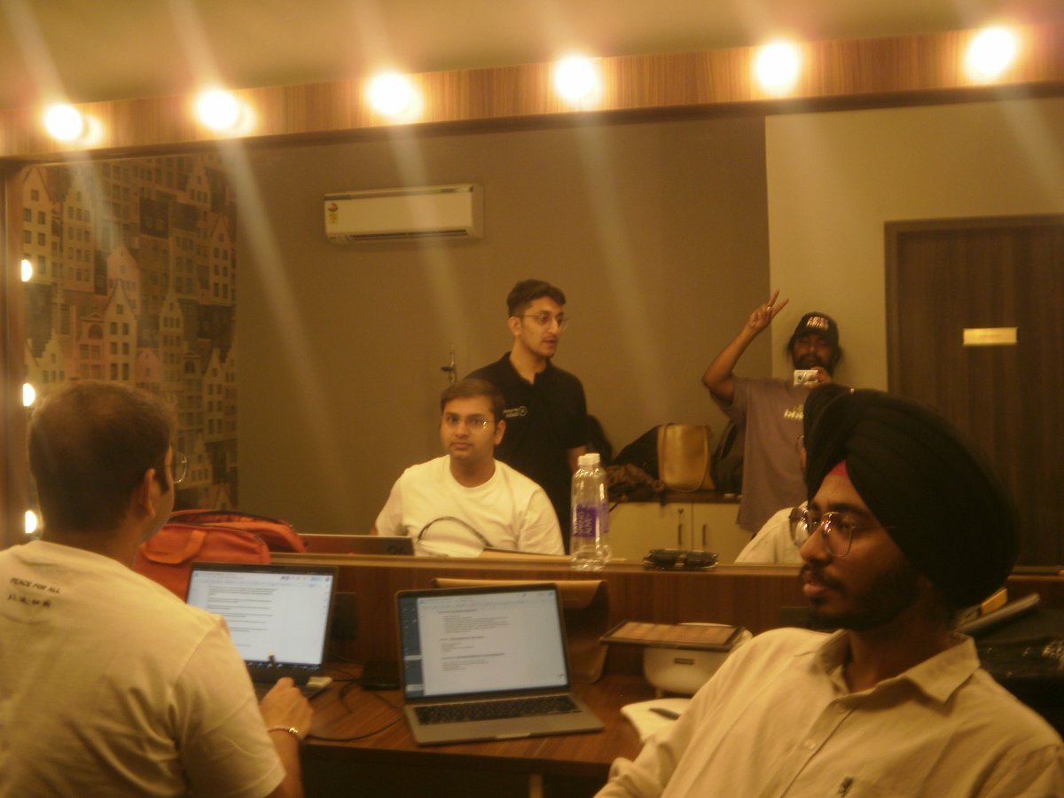 Kanishk (he/him) 💽 tweet media