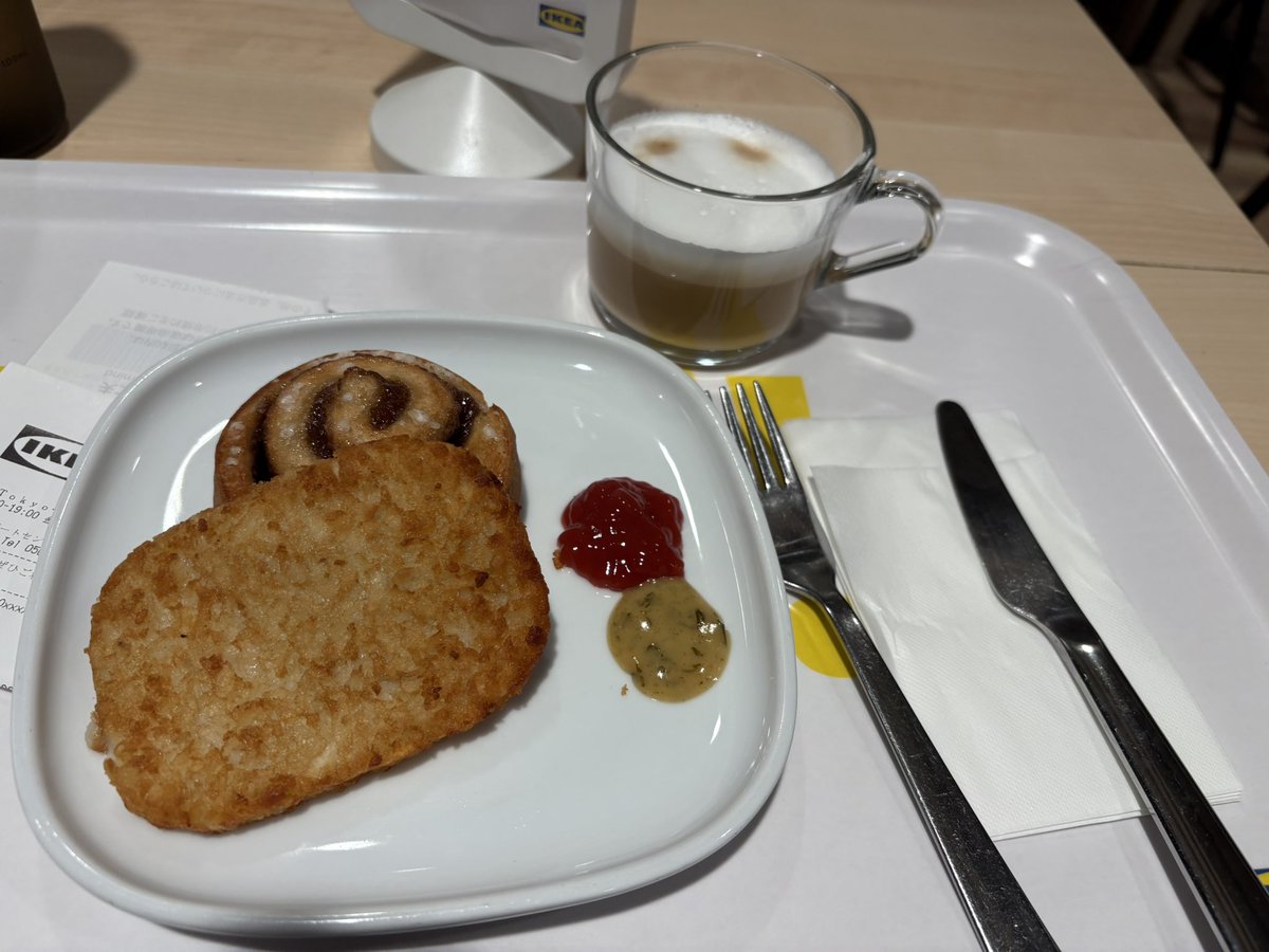 模様替したくなって昨日、朝からIKEAで
¥100朝ごはんコスパ最高☕️🥯