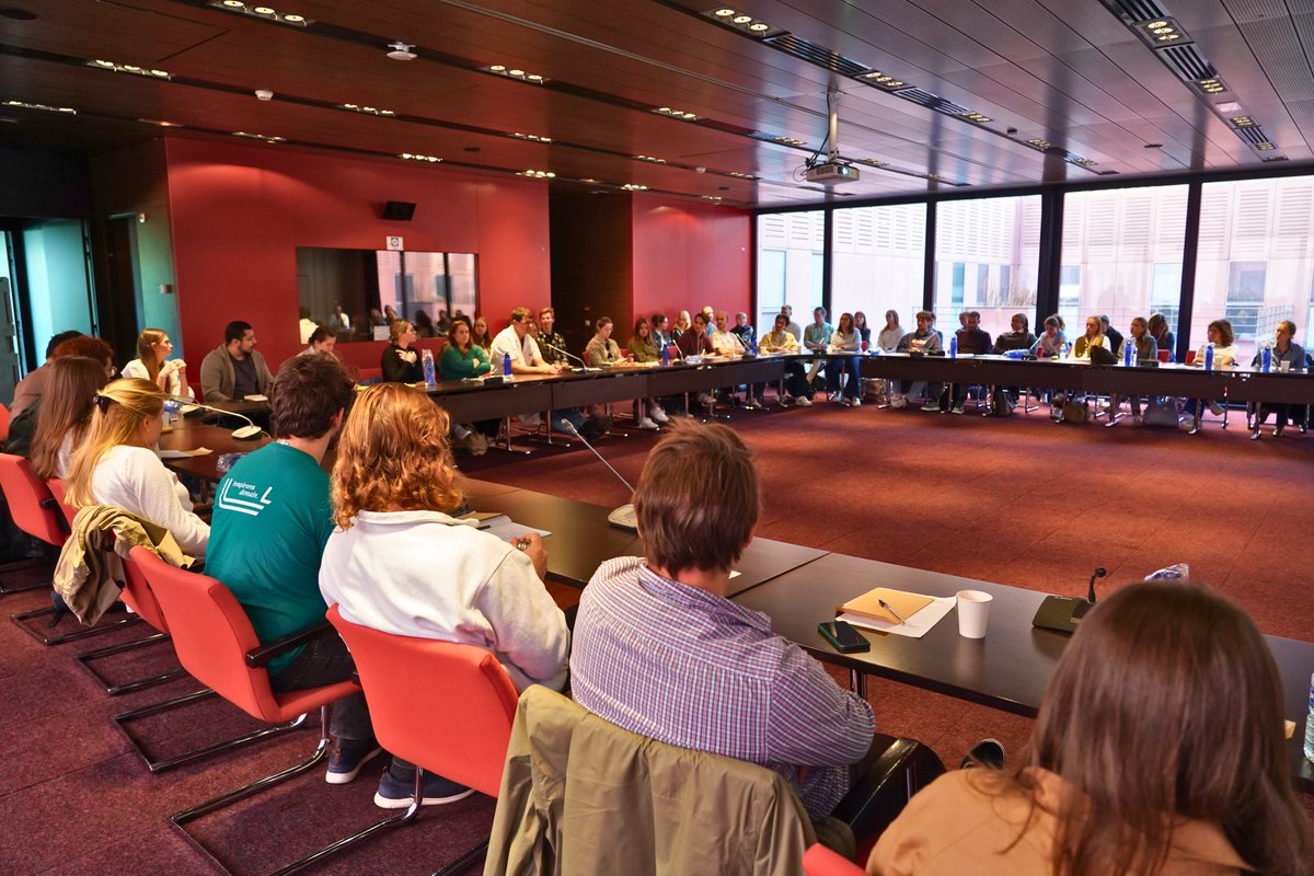 Bienvenue aux nouveaux externes !

Lundi 22 septembre, le CH de Douai a accueilli 57 externes.💙

Ils rejoignent nos équipes médicales pour poursuivre leur formation aux côtés de nos professionnels.

✨ Nous leur souhaitons à toutes et tous une belle et enrichissante expérience !