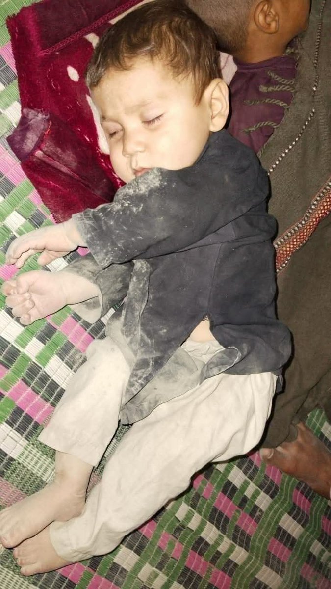 یہ تصویر نہیں، یہ انسانیت کا ماتم ہے۔
یہ معصوم آنکھیں اب ہمیشہ کے لیے بند ہیں،
ان میں نہ خواب ہیں، نہ شرارت، نہ مسکراہٹ

بس ایک خاموش سوال ہے:

"میری کیا خطا تھی؟"

#وادی_تیرہ