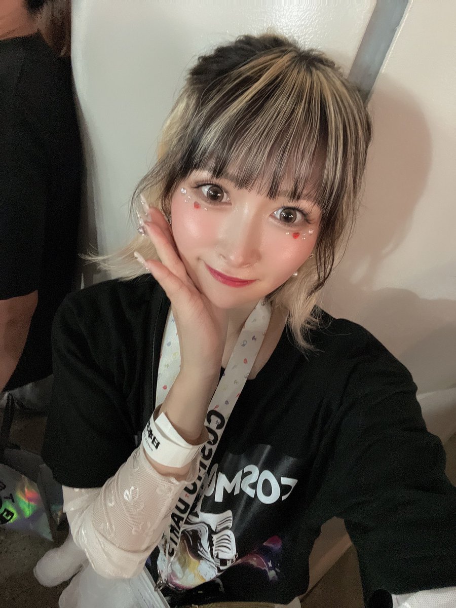 kuro__0723's tweet photo. ダーツ祭り

岡本彩花さん
阿嘉紗香さん
咲桜（牧野）百花さん
實近菜那（ななちゃら）さん

自撮りして頂きました！！

ありがとうございました🤫👏

#ダーツ祭り #ダーツ祭り2025 https://t.co/Ewal2yxppA