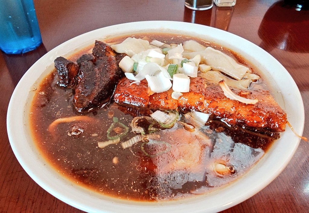 52sk's tweet photo. 行きたかったお店に初訪問
濃いめのスープと、それを受け止める極太麺！最高でした！
#ラーメン
#陰日向 https://t.co/jstlT3qpcB