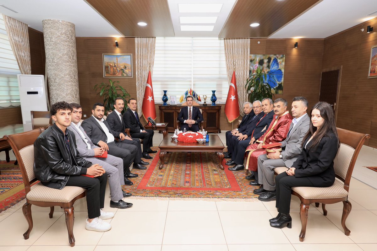 “Ahilik; Anadolu topraklarının ilim, irfan ve erdemle yoğrulmuş temel harcıdır.”

📌Valimiz Sayın <a href="/ahmetkarakaya37/">Ahmet Karakaya</a> , 38. Ahilik Haftası etkinlikleri kapsamında Ahilik Haftası dolayısıyla Kutlama Komitesi’ni kabul etti.

📌Ziyarette, İlin Ahisi Zeki Okuyan’a kaftan giydirilerek