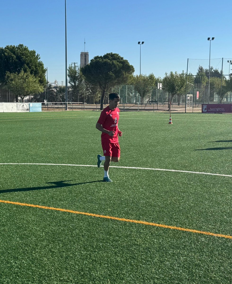 ¡Buenos días, rojiblancos! ☀️

¡Vamos a por una nueva semana! 😎👍🏻

👋 Ya tenemos aquí a nuestro último fichaje <a href="/PabloPlateroG/">P. Platero</a>.

#JuntosVolveremos