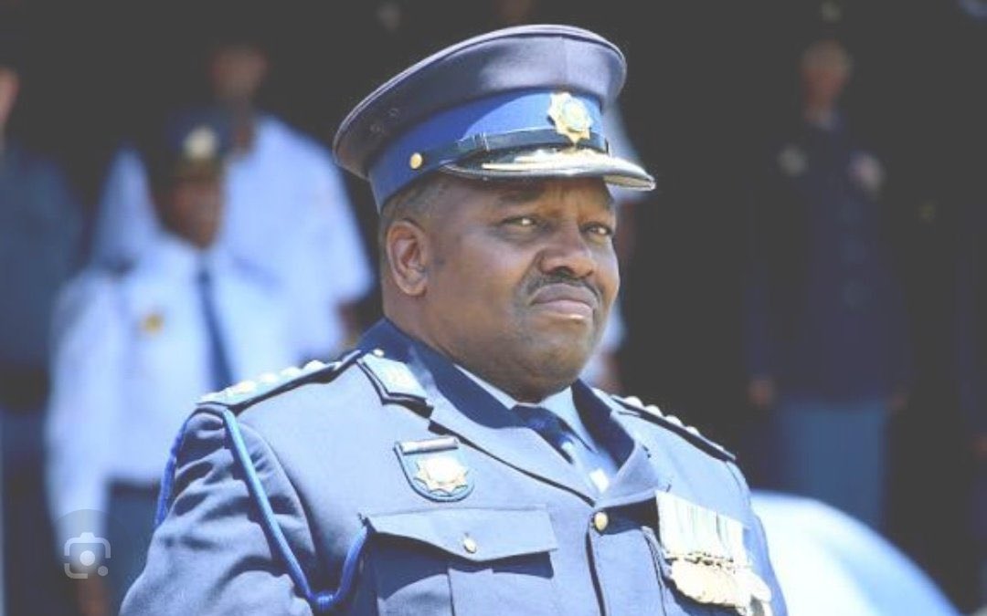 Moscow_Mdingi's tweet photo. Why is Masemola giving closed ended answers 

Labo (Yes,No) bakhe bazongicasula 
We want explanation thina 

#MadlangaCommission https://t.co/FSkBSnegKF