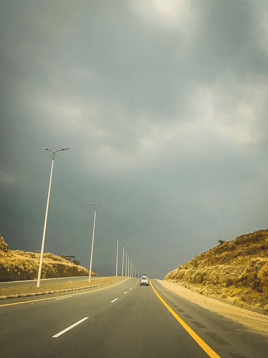 Road trip through Al Reeth, Saudi Arabia - winding roads, green valleys, and the tall peaks of the Sarawat Mountains. Home to Jibal ar Rayth (about 2,041 m), this land is full of ridges, valleys, and misty skies.