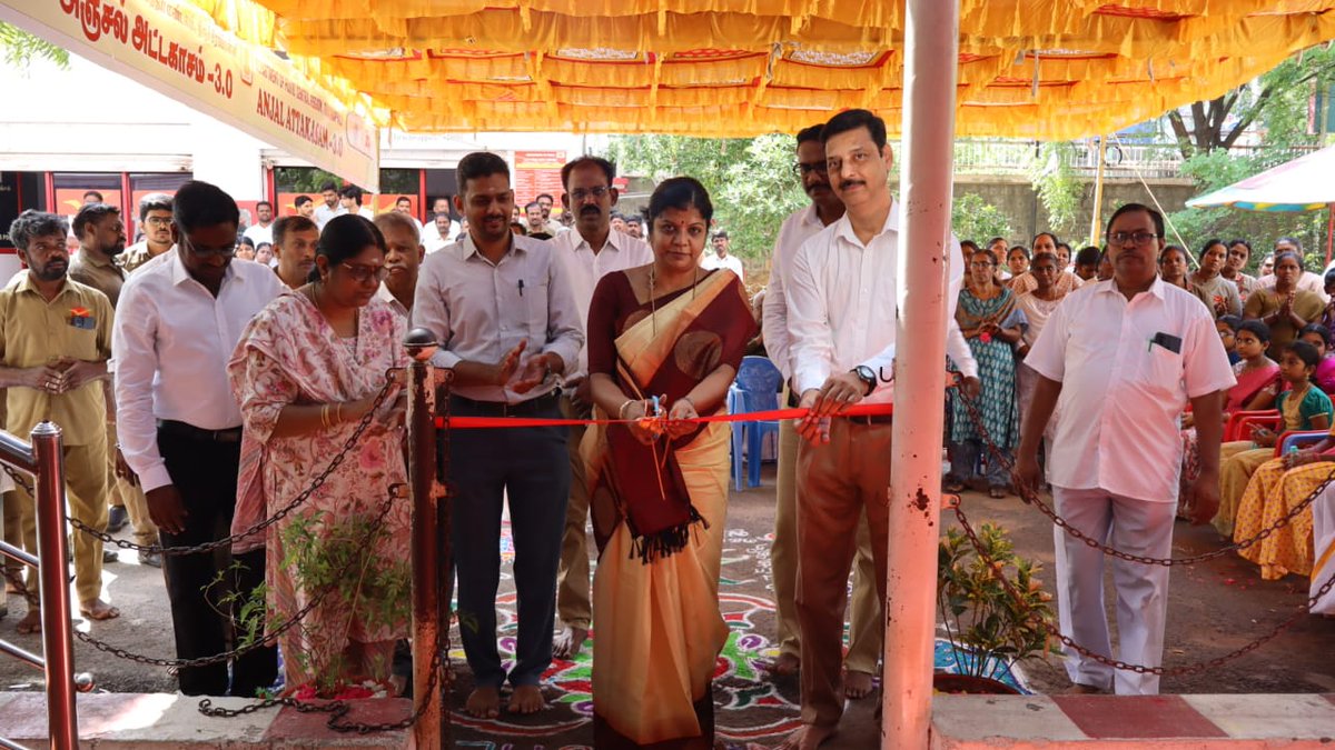 pmgtrichy's tweet photo. Anjal Attakasam 3.0

A Navratri Doll display showcasing @IndiaPostOffice products &amp; services as well as the Citizen Centric Initiatives was inaugurated @ Trichy HPO today.

Smt.T.Nirmala Devi, PMG CR, graced the occasion &amp; felicitated Safai Mithras for their invaluable service. https://t.co/NqAMbN9njW