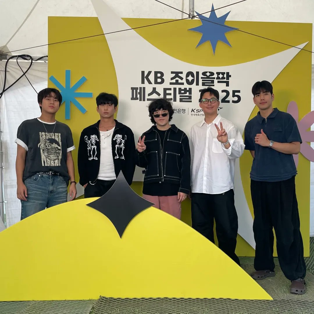 [📸]

2025 Joy Olpak Festival
Bye-bye with @.bignaughtyboi @.morilla_lmj.

#LEEMUJIN #이무진 #ลีมูจิน #李茂珍 #イムジン