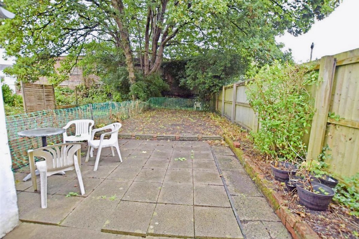 For Sale on Whitchurch Road, Heath, Cardiff is this 3 bedroom mid-terrace property close to UHW. 3 Bedrooms of good size. 3 separate reception rooms. Bathroom/Wc. View the full details online at michaeljonesandco.com/properties-for… #ForSale #House #Home #Property #WhitchurchRoad