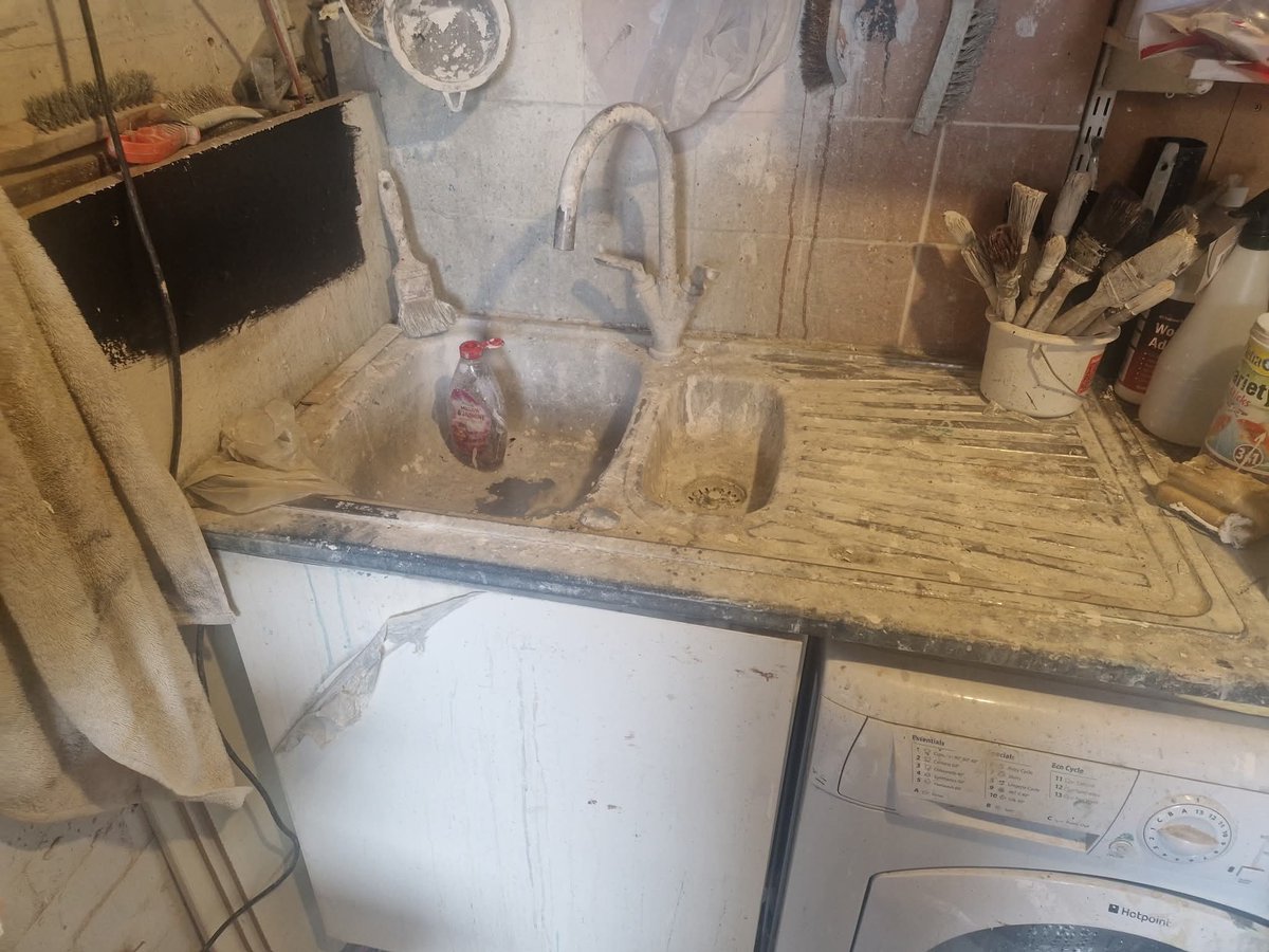 DecoratorsU's tweet image. Anyone else got a 'work sink' in the utility room?

#utilityroom #work #trades
