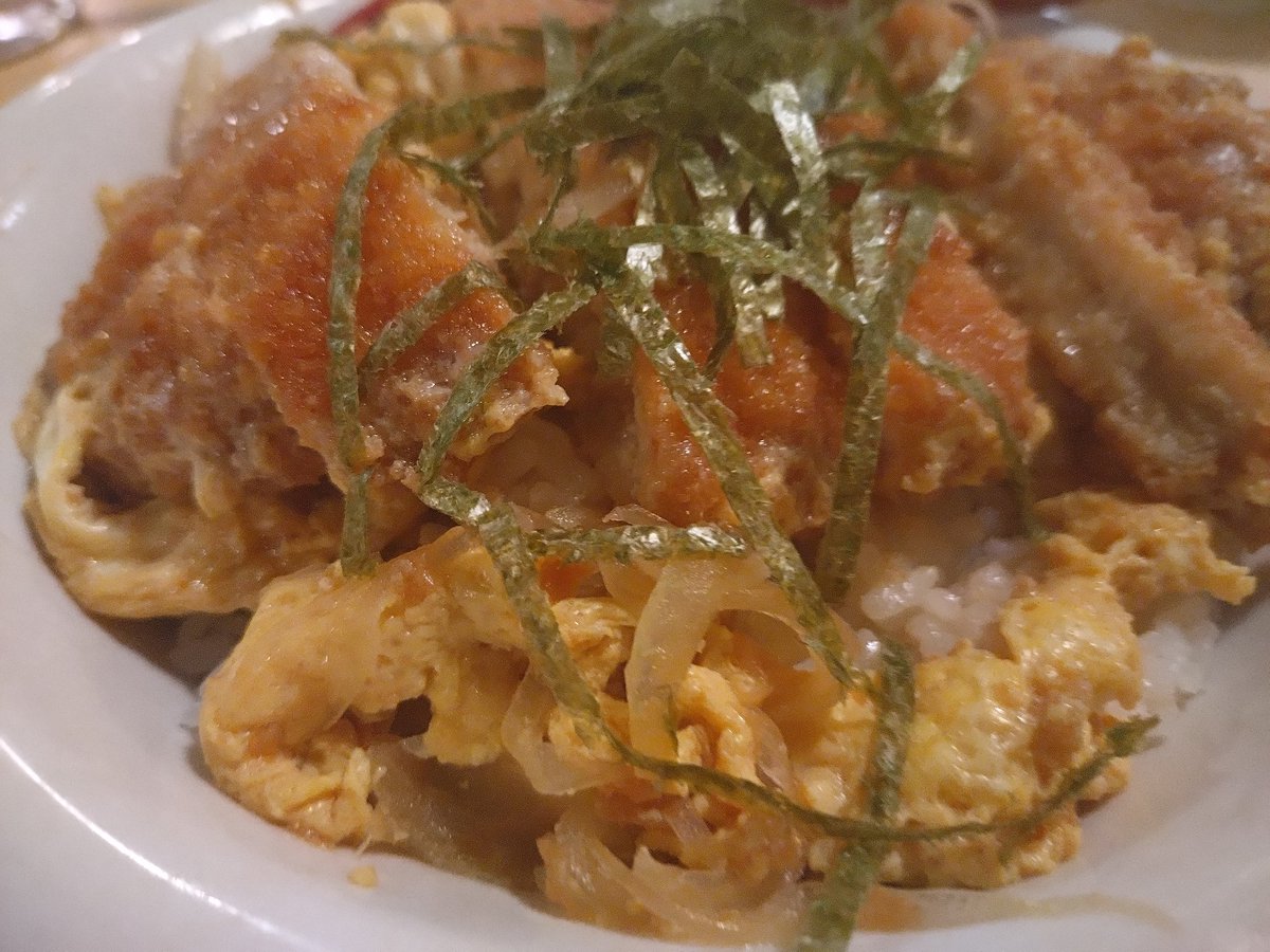 今日の夜はお気に入りの居酒屋！！

いつもはランチで行くんだが今日は夜に〜  ここの焼き鳥美味いのよねぇ！！

あとカツ丼！！これも好き

あっ もちろん烏龍茶で( ｰ`дｰ´)ｷﾘｯ