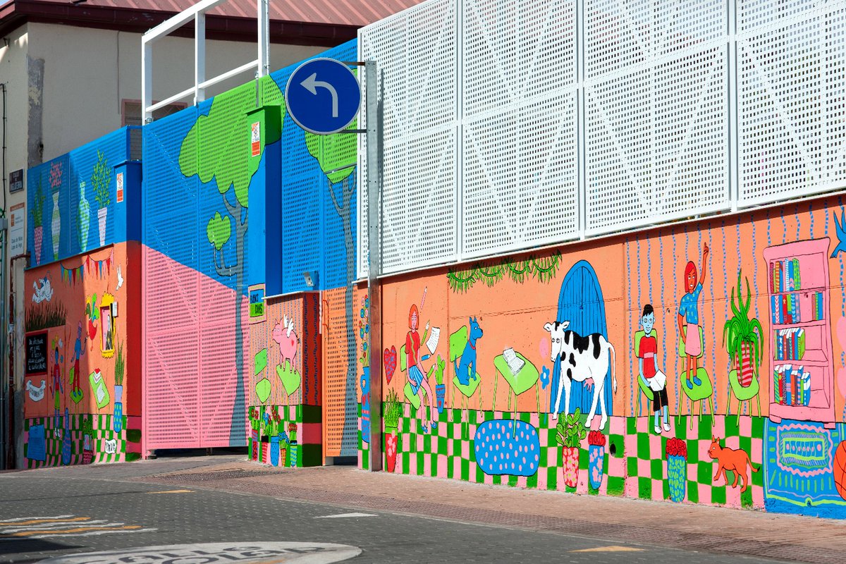 🚫🎨 Adiós a las pintadas con soluciones contaminantes.
Con la ayuda de @CaixaBank y en colaboración con Proliser, aplicamos el Nano-protector anti-graffiti: ecológico, duradero y fácil de limpiar con solo agua. 🌱

#InnovaciónSostenible #AntiGraffiti #ODS11