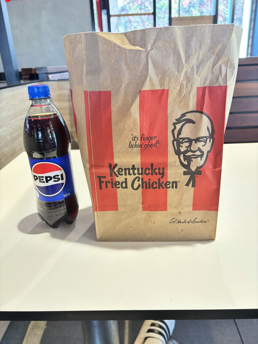 MasterHamfrey's tweet image. Ihr kleinen Fotzen zahlt mein Mittag essen!

#füße #feet #Sklave #zahlschwein #kontofick #Machtlos #Findom #zahlstummel #dominanz #kopek #leder #fuß #spucken #Paypig #Alphamaster