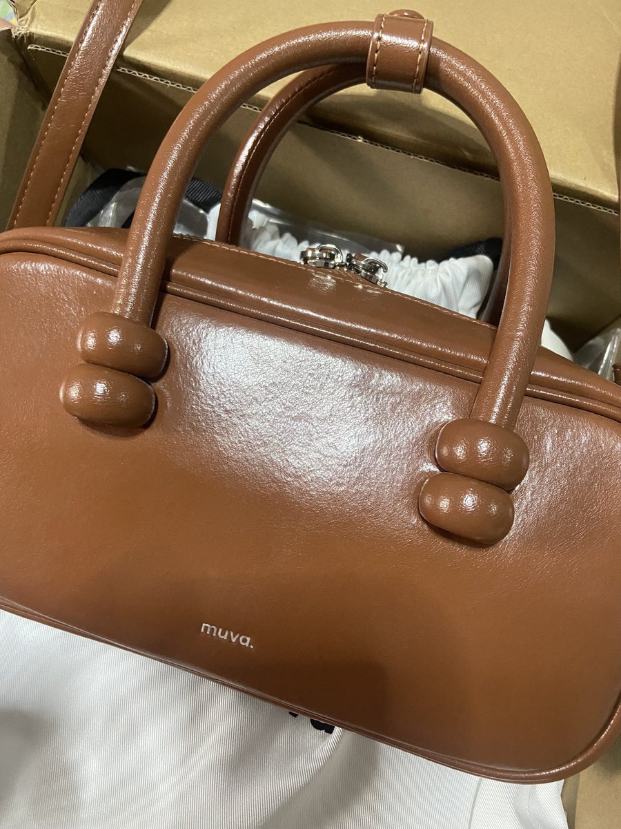 formybluemoon's tweet photo. ส่งต่อ Muva Boston bag cocoa🐻 
สภาพดีมาก99%
price : 1100 free shipping ka
กล่องถุงผ้ามีครบค่า

#ส่งต่อmuva #ส่งต่อกระเป๋าlabella #stylistshop #ส่งต่อเสื้อผ้า #ส่งต่อกระเป๋าmerge #ส่งต่อกระเป๋าuniqlo #ส่งต่อกระเป๋ามือสอง #muvathailand #ส่งต่อlongchamp #ส่งต่อcarlyn https://t.co/q0zZItu2no