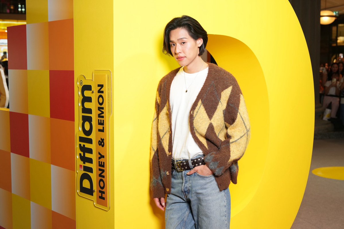 LookAround_TH's tweet photo. #ดิฟแฟลม (#Difflam) เปิดแลนมาร์ก “D-LAND” แท็กทีม บิวกิ้น-พุฒิพงศ์ แบรนด์แอมบาสเดอร์ ชวนเหล่าคนดีของบิวกิ้น ร่วมสนุกกับกิจกรรม“จอยชีวิตได้ไม่สะดุดทุกที่ 24 ชั่วโมง”

🔗อ่านต่อ https://t.co/3GfFoDWZaU

#BBillkin #บิวกิ้น
#DifflamxBillkin #เจอตัวDได้ทุกที่24ชั่วโมง #ตัวDของบิวกิ้น https://t.co/VJzUIB5gVt