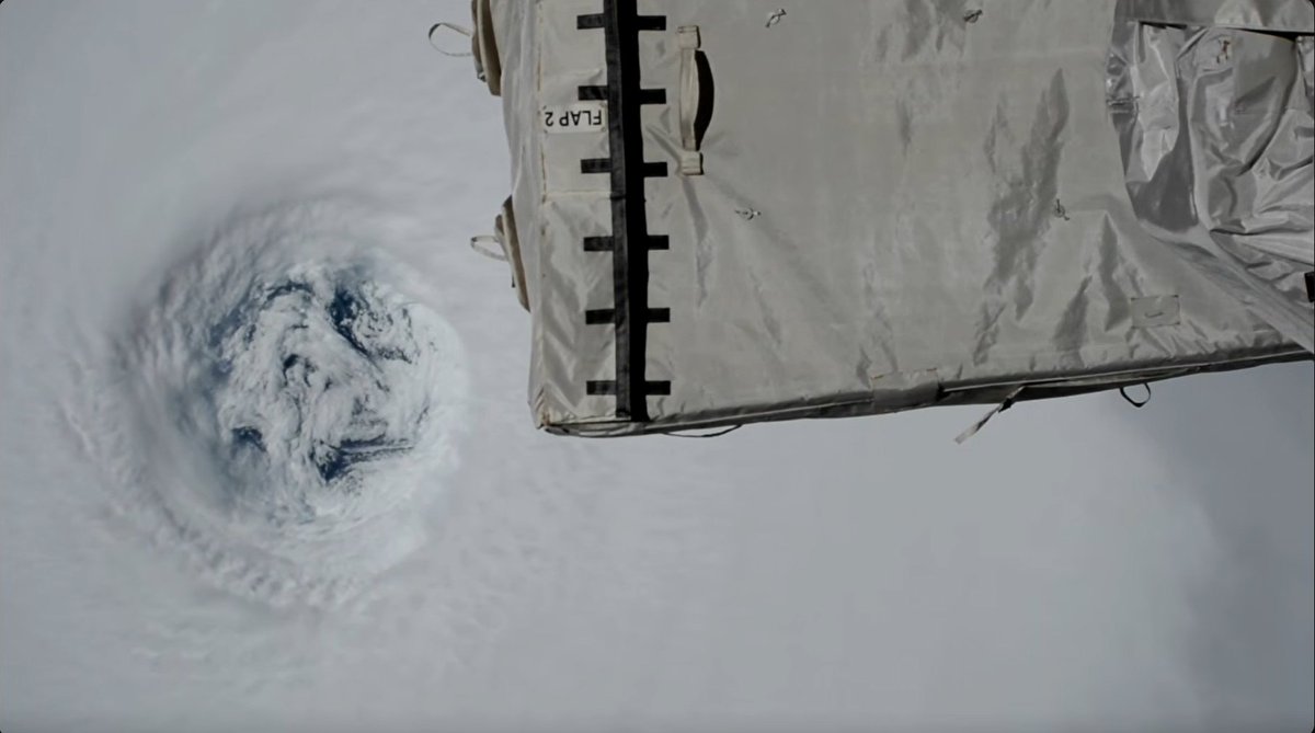 WeathermanAAA_'s tweet image. Space Station passing over Typhoon #Ragasa. Look at those mesovortices in the eye!