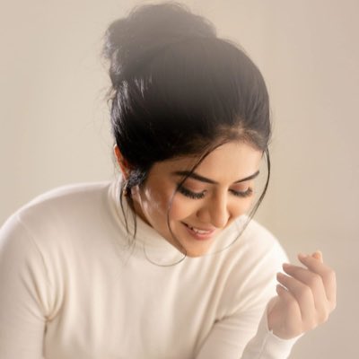 #YeniProfilResmi Her şeye rağmen
Gönlümce yaşıyorum ben:)