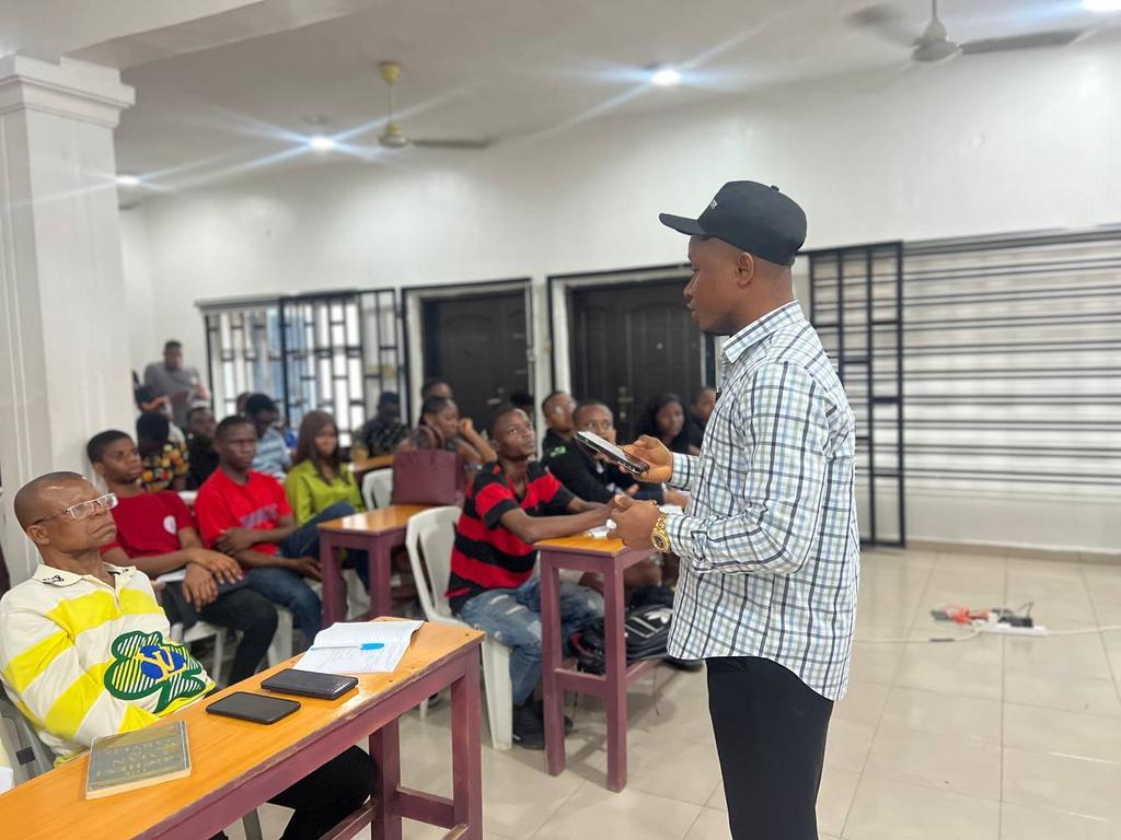 ChaindustryACD's tweet image. ✍️ The power of words, amplified by the right visibility!

Our Blogging &amp;amp; SEO masterclass intro by Ini Edet, showed students how content + strategy = influence + income. 

Writing is no longer just a passion, it’s a skill that can pay.
