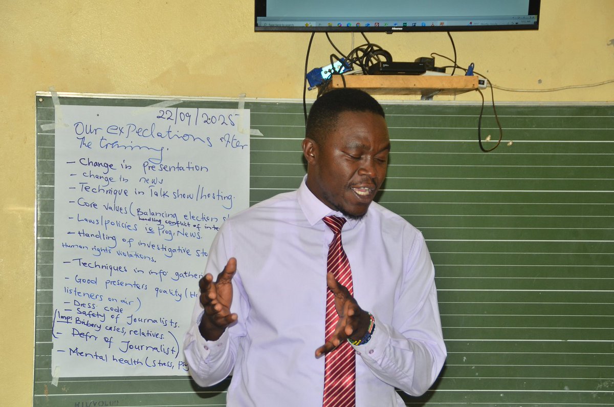 VoiceofLifeFM's tweet photo. Our journalists & staff members are currently undergoing a refresher training session on election reporting. This aims to equip the team with essential skills & knowledge to provide accurate, unbiased, and engaging coverage of the elections.
#ElectionReporting #journalism https://t.co/GzcZHoIJEx