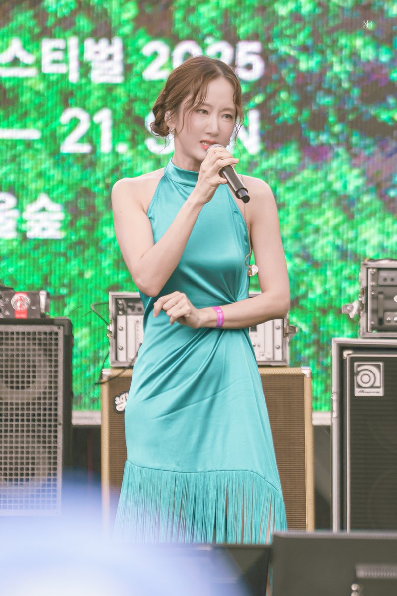 250920 서울숲재즈페스티벌

#유리아 배우님

노래 부를 때 한 껏 찡그리는 표정이 좋아..💚