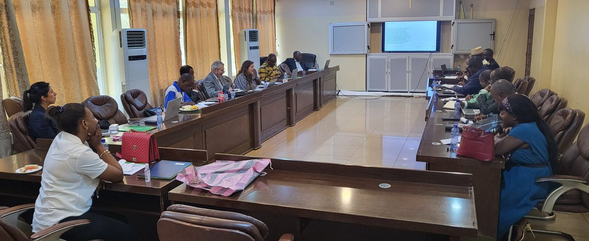 Le Conseil consultatif de l’IRI-RDC trace les lignes d’une mobilisation stratégique pour la protection des forêts et des communautés. 
pour en savoir plus cliquez sur le lien: irirdc.org/2025/09/19/kin…
<a href="/RFN_RDCongo/">Rainforest Foundation Norway DRC</a> <a href="/StanysBujakera/">Stanis Bujakera Tshiamala</a> <a href="/Cenco_officiel/">CENCO RDC officiel</a>
<a href="/Cjpsc_Ecc/">ECC-JPSC</a> <a href="/blp_cenco/">BLP CENCO</a> <a href="/MinEnvRDC/">MinEnvironnement-RDC</a>