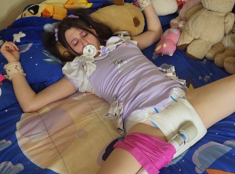 I'm a lil tied up right now ✨🧸 

Justforfans.com/emmy-in-dipees see the full 13 min vid with Daddy

#abdl #abdlgirls #diapergirls #littles #littlespace #ddlg #abdl #bdsm #ageplay #punishment