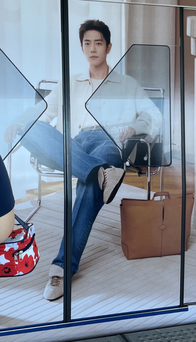 คือเช้านี้ตื่นสาย ขึ้นขบวนก่อนหน้าไท่ทันก็เลยเจอพี่จ้าน 🥹

เหมือนพี่จ้านเรียกกลับด้อม เหมือนมาตามว่า เลิกติดเกมได้แล้ว 😂

#XiaoZhanxTods
#เซียวจ้าน #肖战 #XiaoZhan