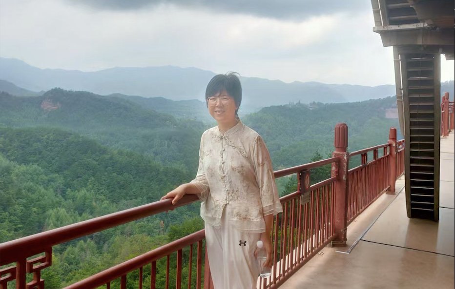 RFA_Chinese's tweet image. 【被控寻衅滋事罪】
【上海公民记者张展再被判刑四年】
上海浦东新区法院上周五（9月19日）开庭审理公民记者张展“寻衅滋事罪”一案。庭审自上午9点持续至中午1点，法院当庭以“寻衅滋事罪”，宣判张展处有期徒刑四年。这是张展继2020年因武汉疫情报道获刑四年后，再次因同一罪名被判刑。…