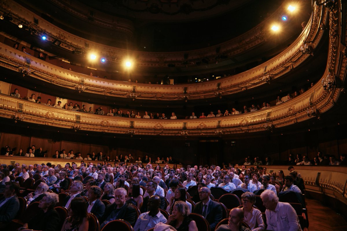 108ramram's tweet image. 🎉 ¡@denodo celebra 25 años de innovación en A Coruña! Desde nuestras raíces gallegas en 1999 hasta convertirnos en líder global en #DataManagement y #DataVirtualization, hoy somos +700 empleados, 500+ clientes e impacto mundial. ¡Vamos por 25 más!
#Denodo25 #DenodoAnniversary