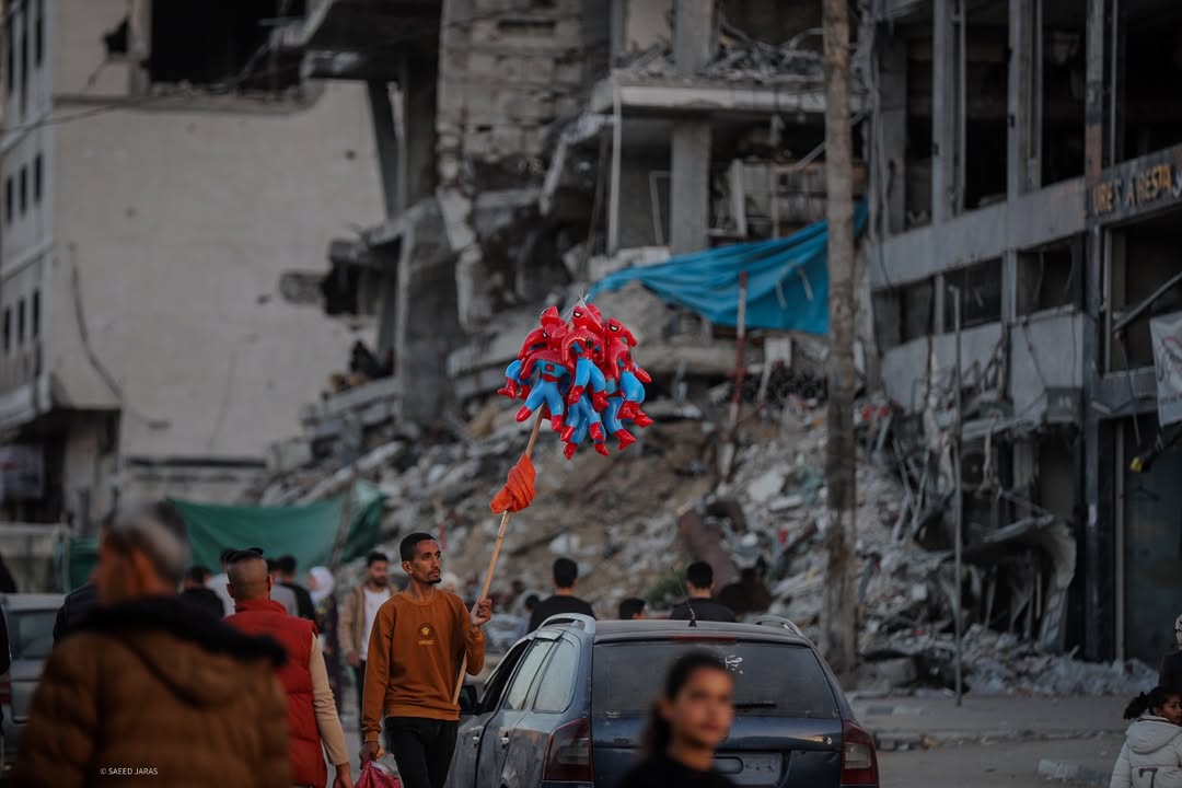 said_m_jaras's tweet photo. Eid under siege.
Despite the devastation, Palestinians in Al-Rimal, central Gaza City, mark the first day of Eid al-Fitr — a glimpse of resilience amid hardship.
🗓️ March 30, 2025
📍Al-Rimal, Gaza City
📷: Saeed Jaras
#Gaza #Palestine #EidAlFitr #LifeUnderOccupation #Resilience https://t.co/CR491ZQsD7
