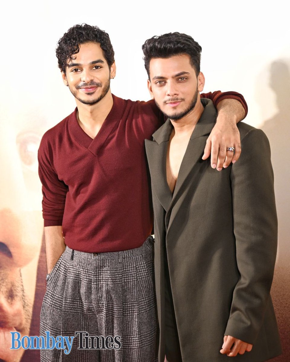 bombaytimes's tweet image. #IshaanKhatter, #VishalJethwa &amp;amp; #NeerajGhaywan at the #Homebound trailer launch