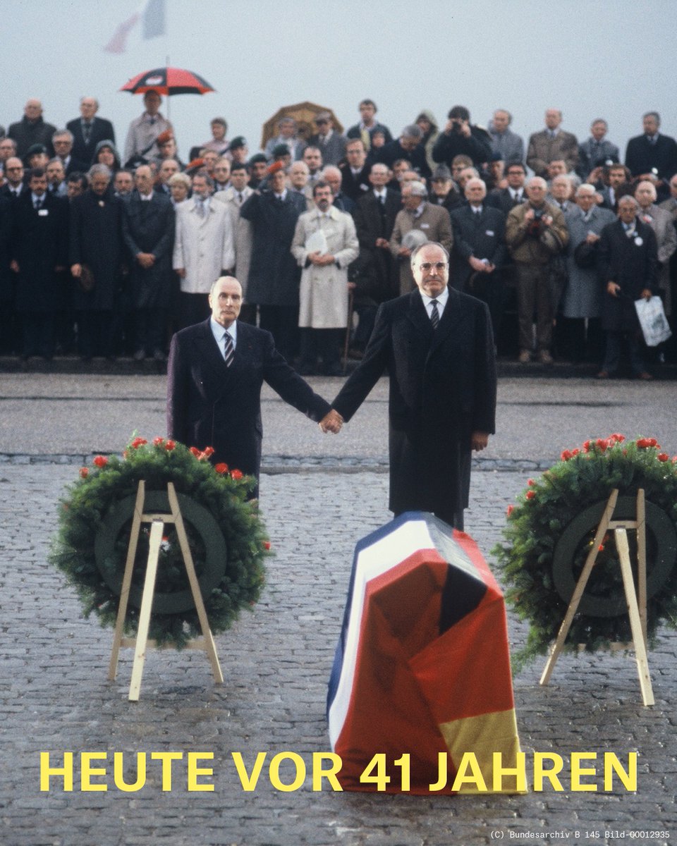 DiePolitischeM's tweet image. #OTD vor 41 Jahren gaben sich Kohl &amp;amp; Mitterrand in Verdun die Hand – ein Symbol der Versöhnung. 🇩🇪🤝🇫🇷
Daran sollten wir anknüpfen: Mehr deutsch-französische Freundschaft für ein starkes Europa. 💪🇪🇺
kas.de/de/web/geschic…

#Kohl #Mitterrand #Europa #Freundschaft