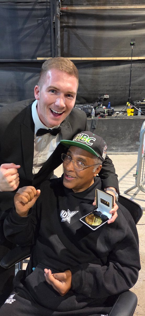 nickblackwell02's tweet image. My medal from @watson_mbe for doing the mile walk with him with my brain injury &quot;Michael&apos;s Miracle Mile &quot; 
2 brain survivors who share the same story 🥇
#michaelwatson #boxing #braininjurysurvivor