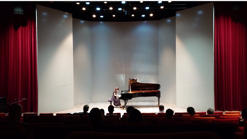 sibamomo1007's tweet photo. 【Musik Alp音楽講習会🇫🇷】

Jérôme Granjon先生のもとで、10日間学んできました。
先生の音楽に何度も感動し、本当に充実した毎日でした。
もっと習いたかった💭

心が穏やかになるような景色と、温かい仲間達に恵まれて最高な日々でした。
Merci beacoup✨ https://t.co/banW7cP3FU